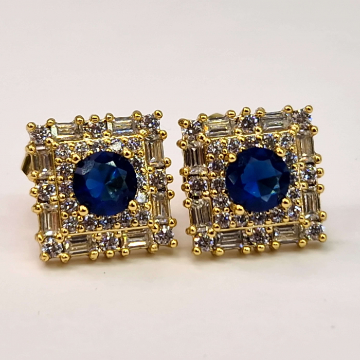 Cercei patrati placati cu aur de 14k cu cristal albastru in centru si inconjurat de cristale albe zirconiu [1]