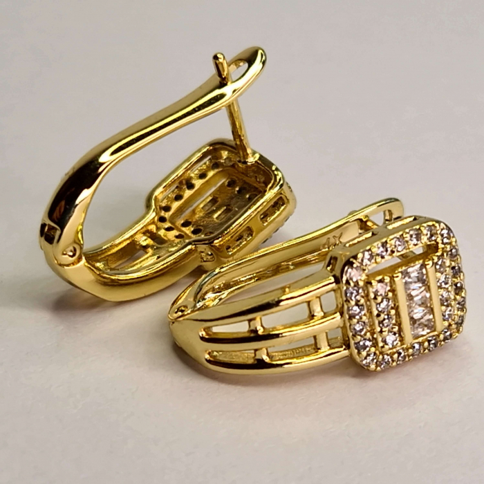 Cercei Denisa placați cu aur 18K, model cu tortiță și design geometric decorat cu cristale zirconiu strălucitoare [7]