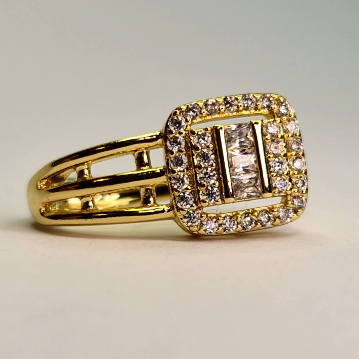 Cercei Denisa placați cu aur 18K, model cu tortiță și design geometric decorat cu cristale zirconiu strălucitoare [6]