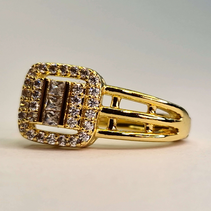 Cercei Denisa placați cu aur 18K, model cu tortiță și design geometric decorat cu cristale zirconiu strălucitoare [4]