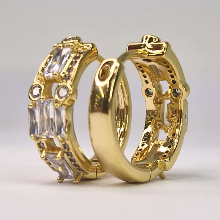 Cercei rotunzi incrustati cu cristale albe din zirconiu si placati cu aur de 14k [4]