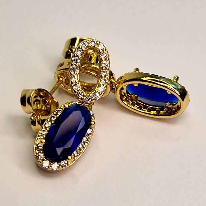 Cercei placați cu aur de 18k Emilia Blue, model elegant cu șurub și piatră albastră [2]