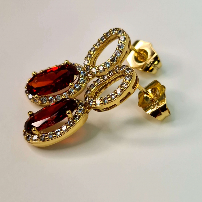 Cerceii Emilia Red - Placați cu Aur 18K, cu Cristal Mare de Rubiniu și Zirconii Albe - Eleganți și Stilați [9]