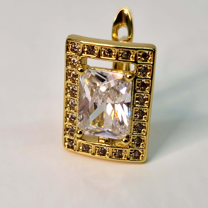 Cercei cu forma geometrica placati cu aur de 14k cu cristal transparent central si zirconii stralucitoare [3]