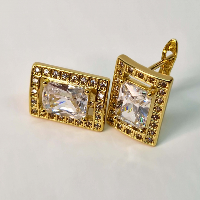 Cercei cu forma geometrica placati cu aur de 14k cu cristal transparent central si zirconii stralucitoare [9]