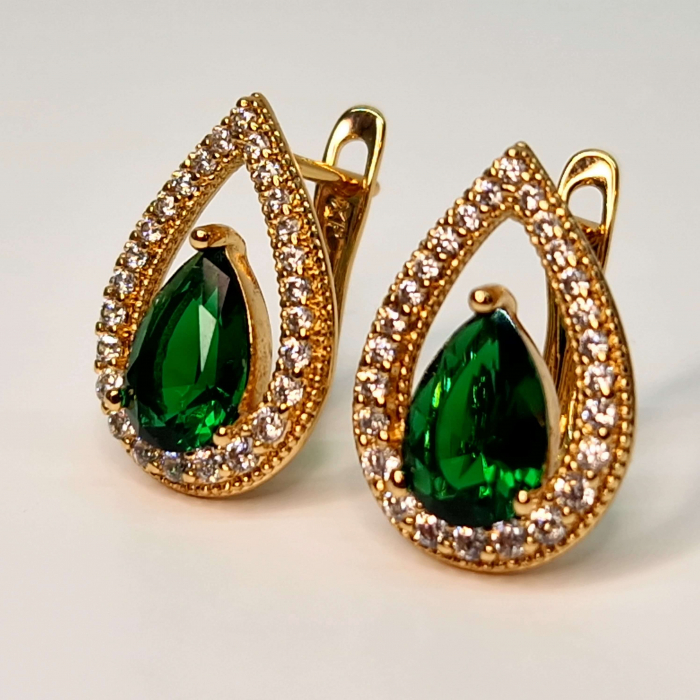Cercei in forma de picatura cu cristal central verde inconjurat de zirconiu alb placat cu aur de 18k [9]
