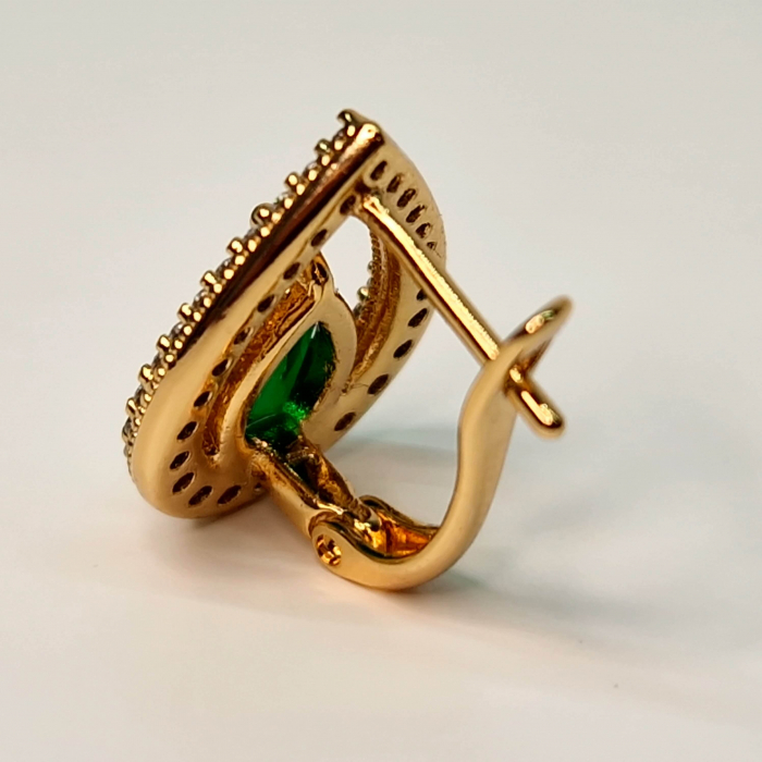 Cercei in forma de picatura cu cristal central verde inconjurat de zirconiu alb placat cu aur de 18k [10]