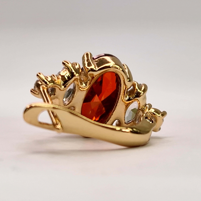 Cercei eleganti placati cu aur de 18k cu un cristal central rosu si cristale albe zirconiu [6]