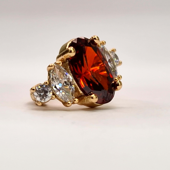 Cercei eleganti placati cu aur de 18k cu un cristal central rosu si cristale albe zirconiu [7]