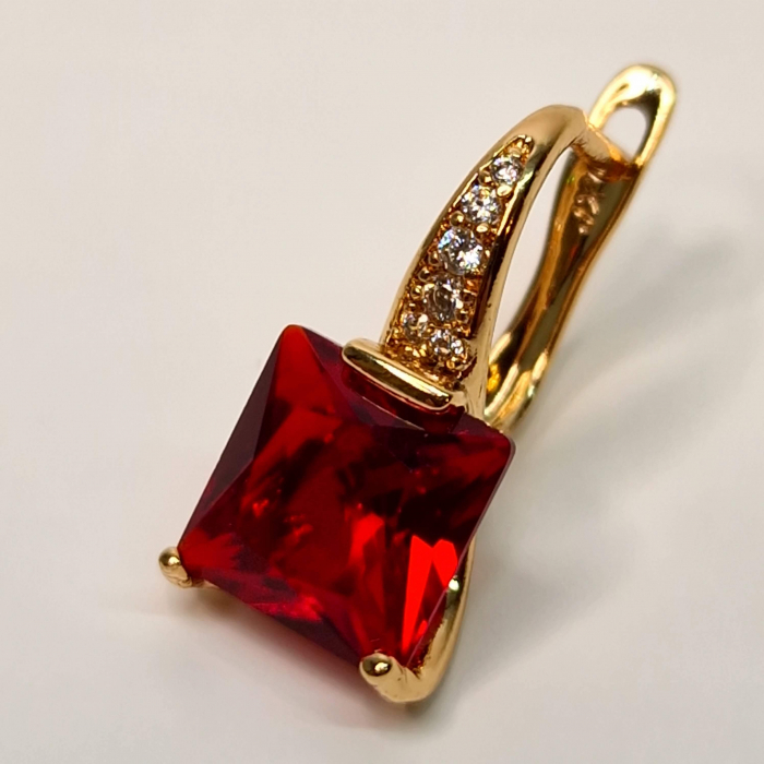 Cercei cu tortita placati cu aur de 18k cu un cristal patrat rosu si zirconii albe [5]