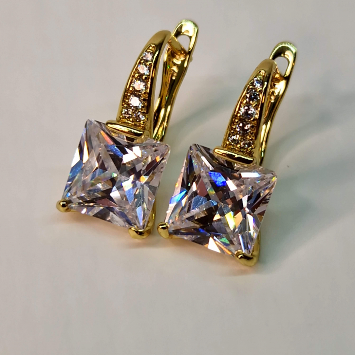 Cercei placati cu aur de 14k cu cristal transparent central [11]
