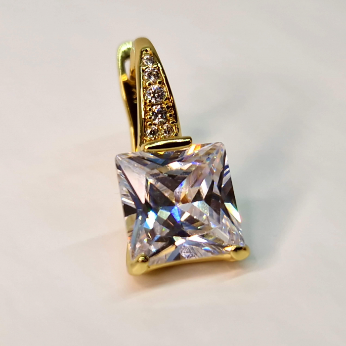 Cercei placati cu aur de 14k cu cristal transparent central [6]