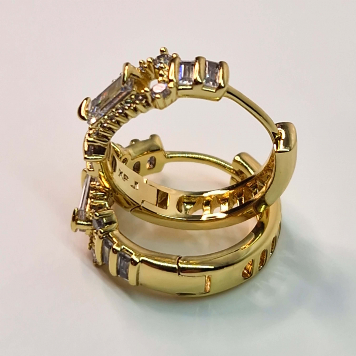 Cercei rotunzi placati cu aur galben de 14k si cristale zirconiu transparente [4]