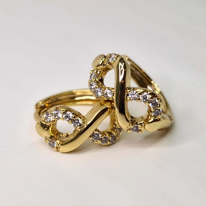 Cercei eleganti placati cu aur de 14k si impodobiti cu cristale albe din zirconiu [1]
