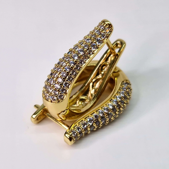 Cercei eleganti placati cu aur de 14k si incrustati cu cristale albe din zirconiu [1]
