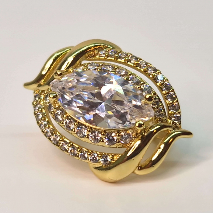 Cerceii Samantha placati cu aur de 18k cu un cristal central alb si zirconii albe [3]