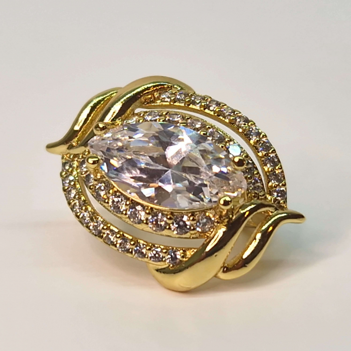 Cerceii Samantha placati cu aur de 18k cu un cristal central alb si zirconii albe [5]