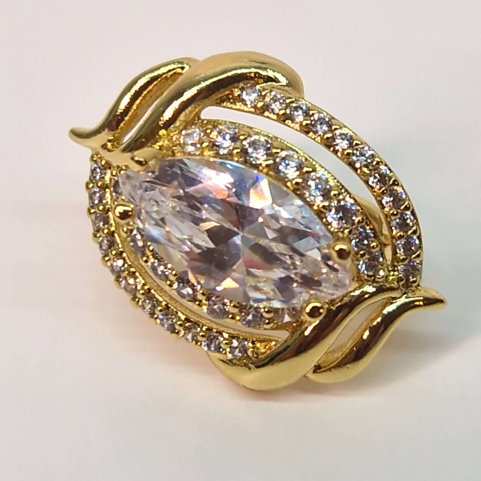 Cerceii Samantha placati cu aur de 18k cu un cristal central alb si zirconii albe [6]