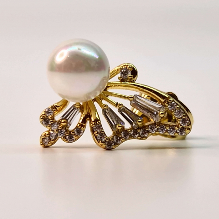 Cercei cu surub placati cu aur de 14k in forma de fluture cu perla alba centrala si cristale albe zirconiu [4]