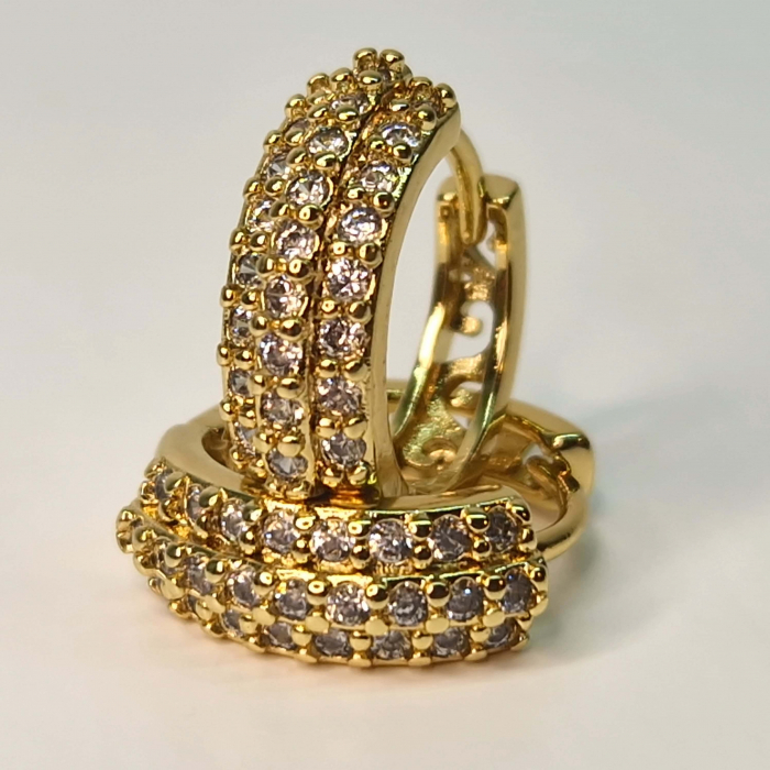 Cercei eleganti placati cu aur de 18k si impodobiti cu cristale albe din zirconiu [10]