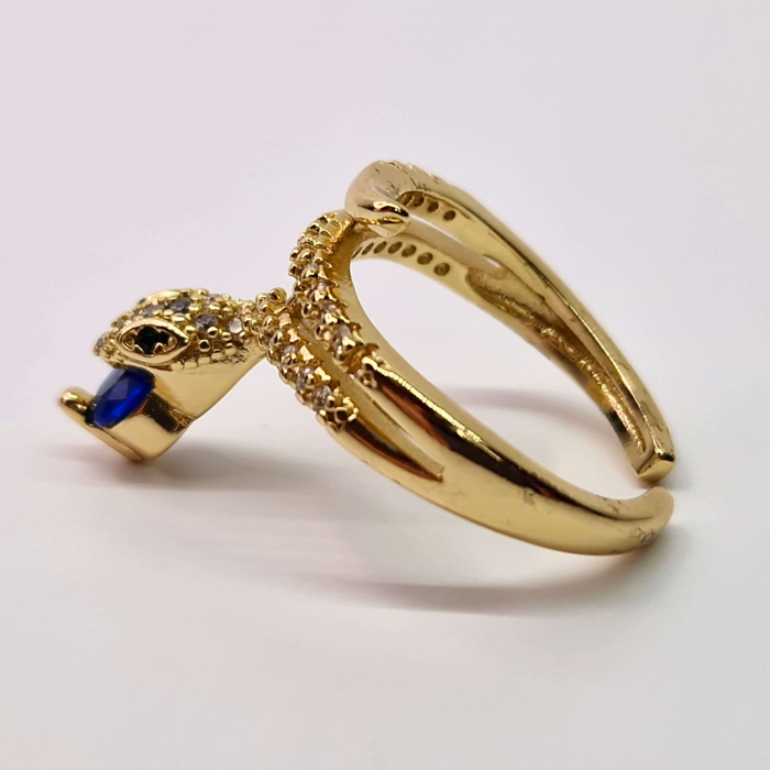 Inel reglabil placat cu aur de 14k in forma de sarpe cu un cristal albastru in gura si incrustat cu cristale albe [6]