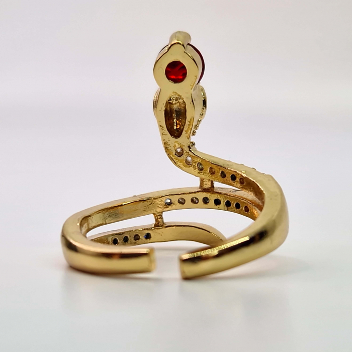 Inel reglabil placat cu aur de 14k in forma de sarpe incrustat cu cristale albe si un cristal rosu in gura [3]
