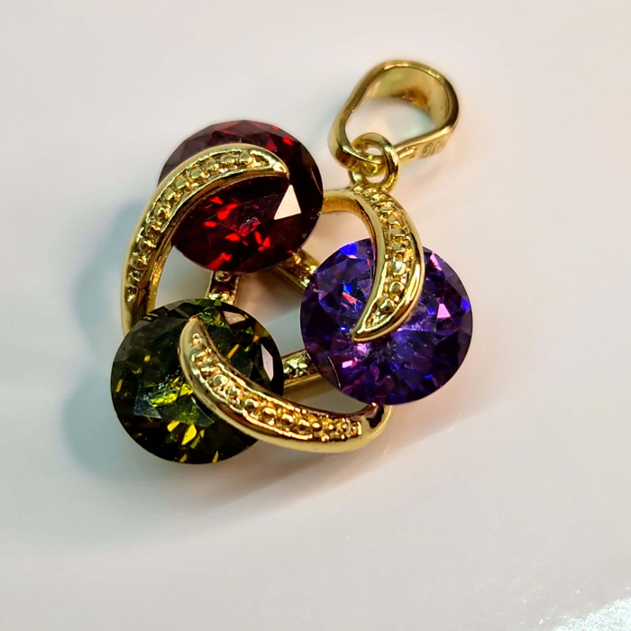 Pandantiv placat cu aur de 14k decorat cu 3 cristale mari multicolore din zirconiu [4]