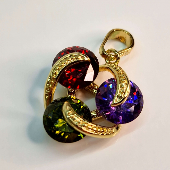 Pandantiv placat cu aur de 14k decorat cu 3 cristale mari multicolore din zirconiu [3]
