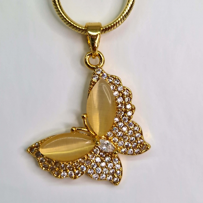 Pandantiv in forma de fluture placat cu aur de 14k si incrustat cu cristale din zirconiu galbene si albe [1]