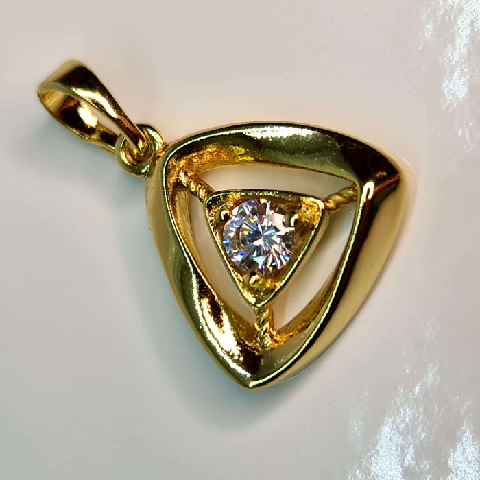 Pandantiv Olivia placat cu aur de 14k cu un cristal alb central din zirconiu [4]
