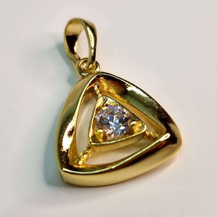 Pandantiv Olivia placat cu aur de 14k cu un cristal alb central din zirconiu [3]