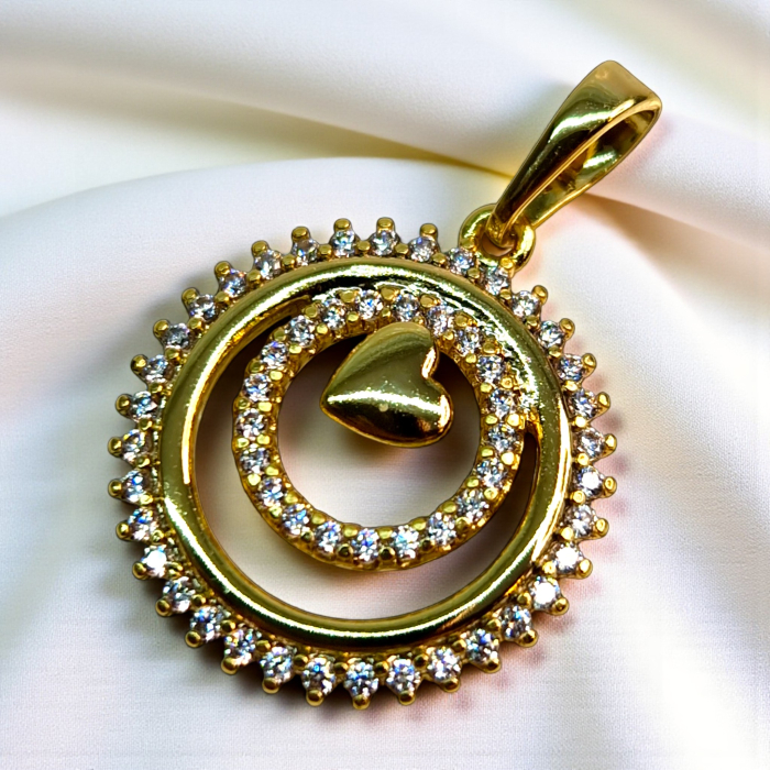 Pandantiv placat cu aur de 14k cu o inimiara in centru inconjurata de cristale zirconiu albe [2]