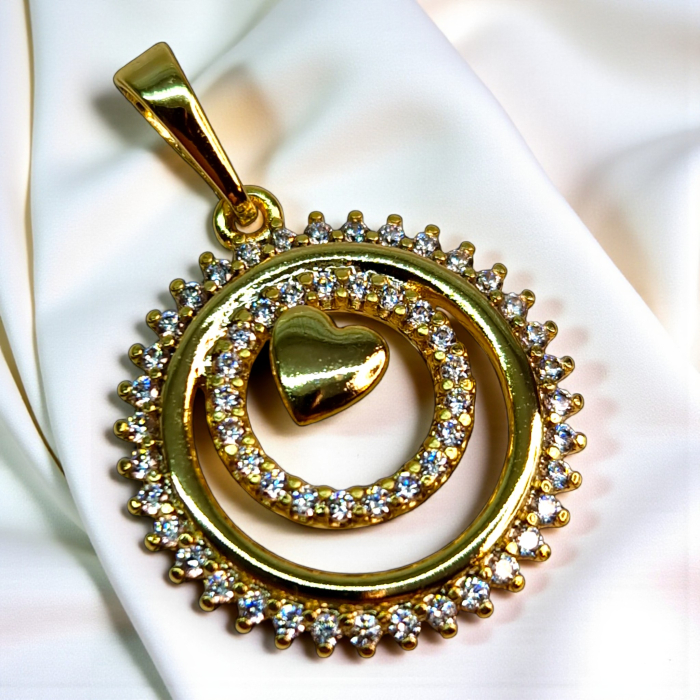 Pandantiv placat cu aur de 14k cu o inimiara in centru inconjurata de cristale zirconiu albe [4]