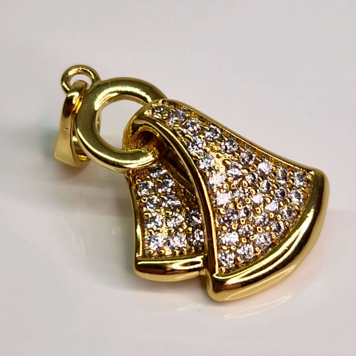 Pandantiv elegant placat cu aur de 14k si incrustat cu cristale din zirconiu albe [1]