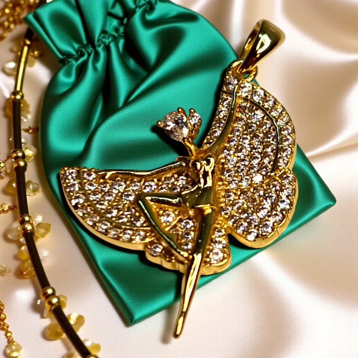 Pandantiv Tania placat cu aur cu zână și aripi pavate în zirconii [4]