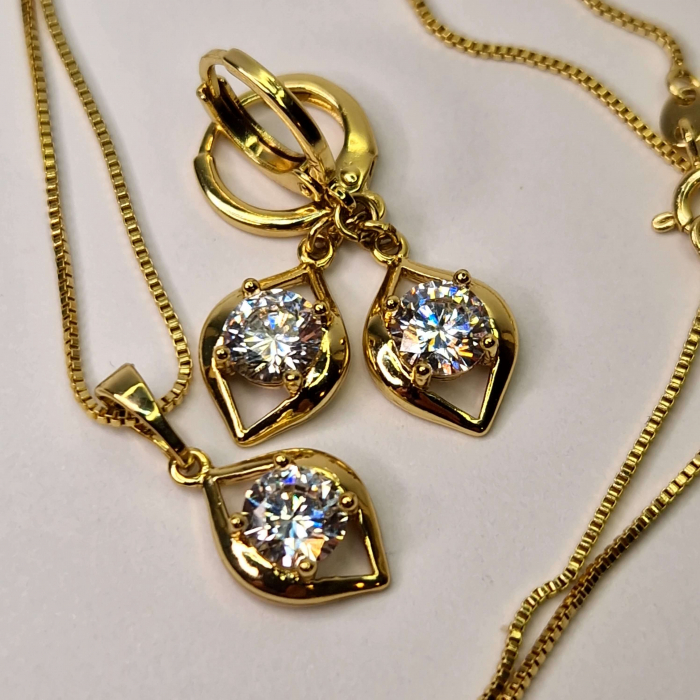 Set colier si cercei placat cu aur de 18k si cristale de zirconiu albe [2]