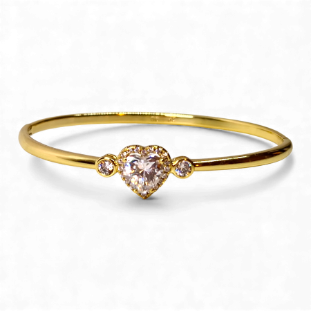 Bratari cu cristale - Bratara dama placata cu aur galben de 14K impodobita cu un cristal central in forma de inima din zirconiu transparent