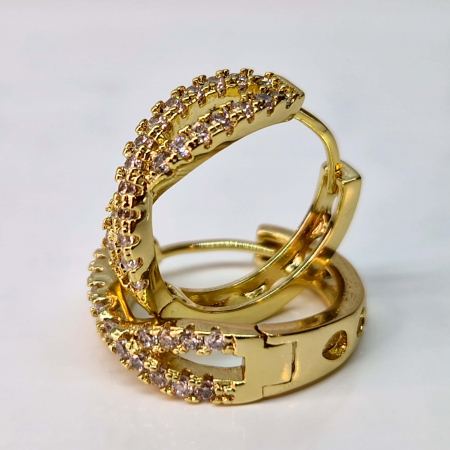 Cercei rotunzi placati cu aur de 14k cu semnul infinitului incrustat cu cristale albe zirconiu [1]