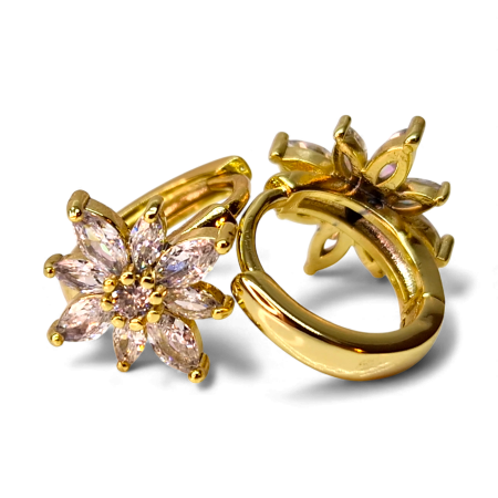 Cercei cu cristale albe zirconiu in forma de floare placati cu aur de 14k si incidere cu tortita [2]