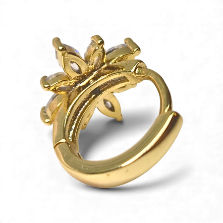 Cercei cu cristale albe zirconiu in forma de floare placati cu aur de 14k si incidere cu tortita [7]