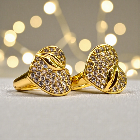 Cercei cu tortita in forma de inima placati cu aur de 14k si incrustati cu cristale albe zirconiu [1]
