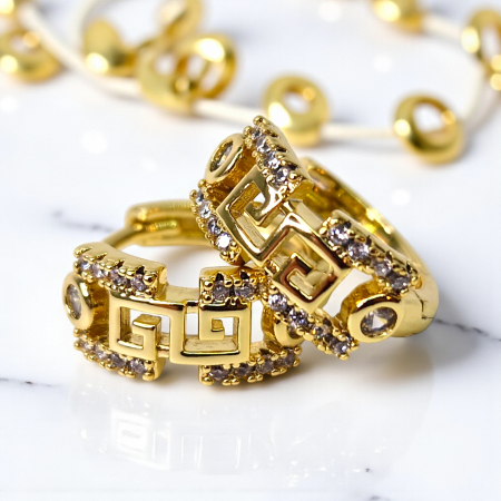 Cercei cu tortita Aylin placati cu aur de 14k si cristale albe zirconiu [1]