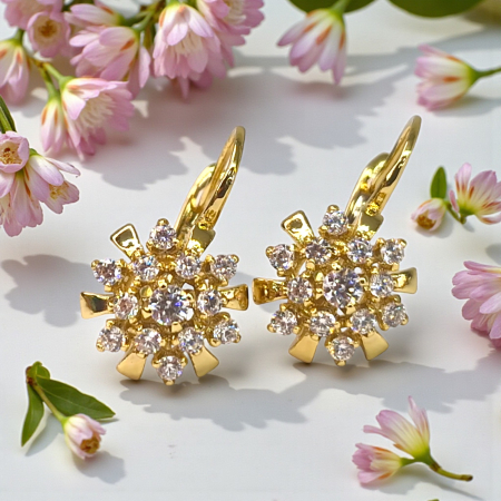 Cercei cu tortita eleganti incrustati cu cristale albe din zirconiu si placati cu aur de 14k [1]