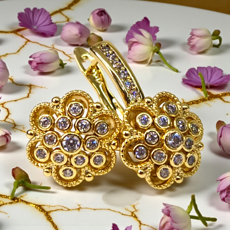 Cercei in forma de floare placati cu aur galben de 14k si incrustati cu cristale zirconiu transparente [1]