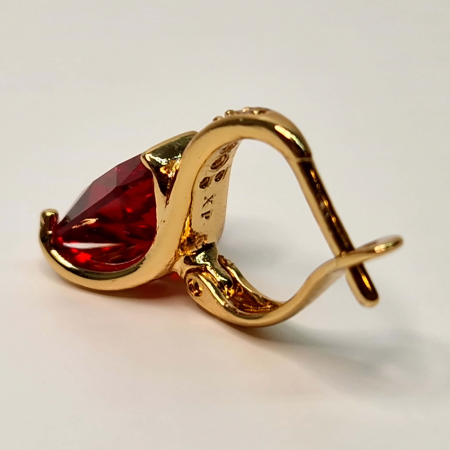 Cercei cu tortita placati cu aur de 18k cu un cristal patrat rosu si zirconii albe [8]