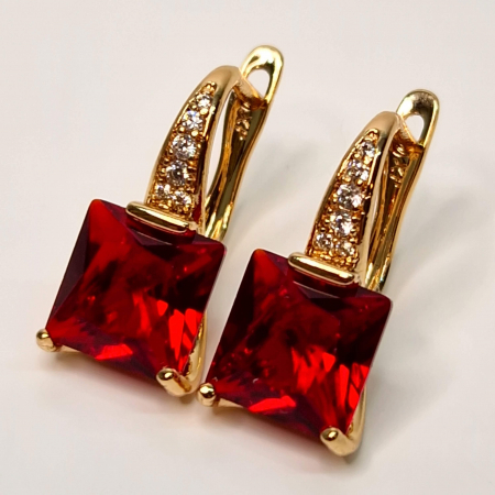 Cercei cu tortita placati cu aur de 18k cu un cristal patrat rosu si zirconii albe [2]