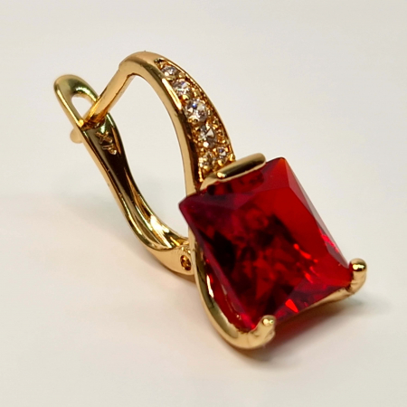 Cercei cu tortita placati cu aur de 18k cu un cristal patrat rosu si zirconii albe [6]