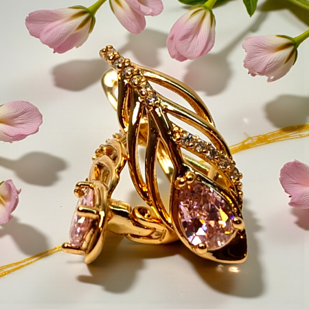 Cercei Giuliana Pink placati cu aur cu cristale roz și petale sculptate [3]