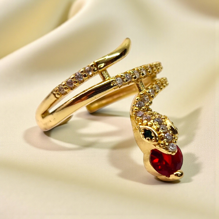 Inel reglabil placat cu aur de 14k in forma de sarpe incrustat cu cristale albe si un cristal rosu in gura [3]