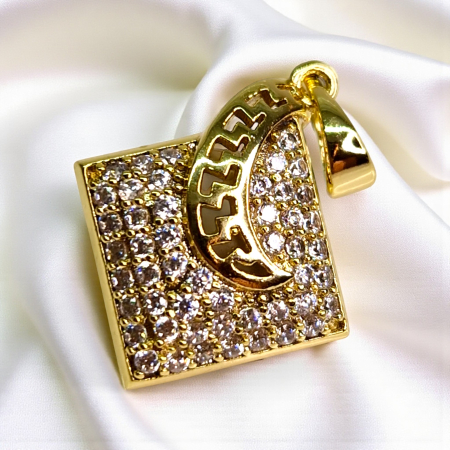 Pandantiv Miruna placat cu aur cu pătrat pavé și arc sculptat [3]